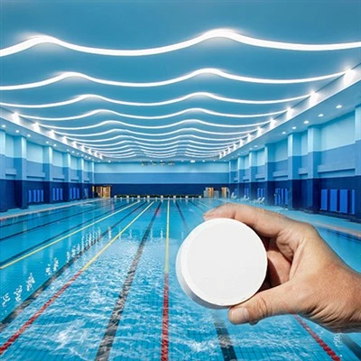 Hurtig brusende 90% TCCA swimmingpool med rent vand